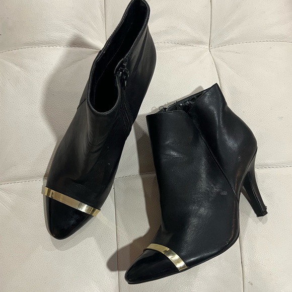 “Expression” black and gold bootie heels 🖤 - Picture 6 of 7
